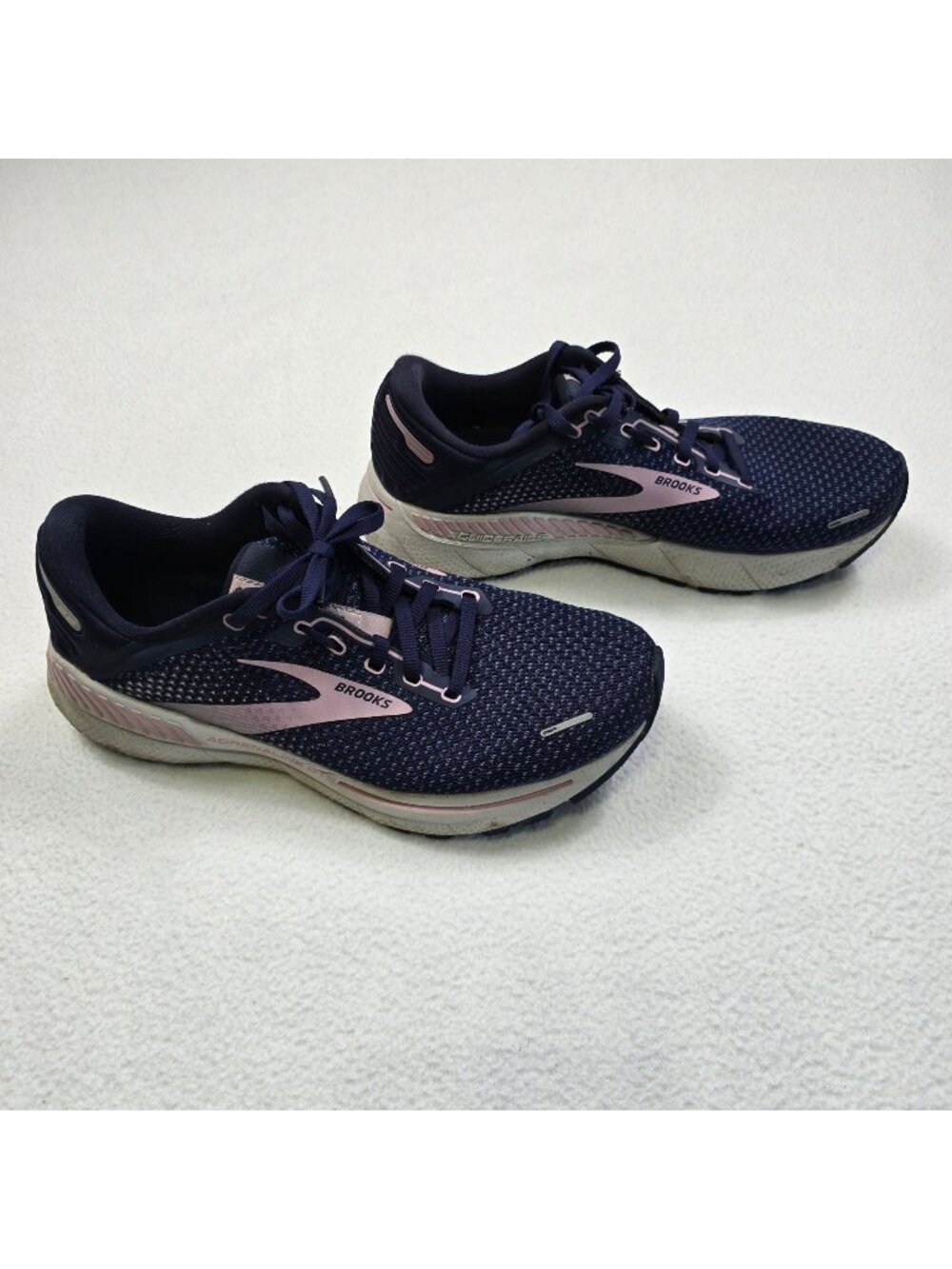 Brooks Adrenaline GTS 22 Womens Running Shoes Size 10 Navy Pink